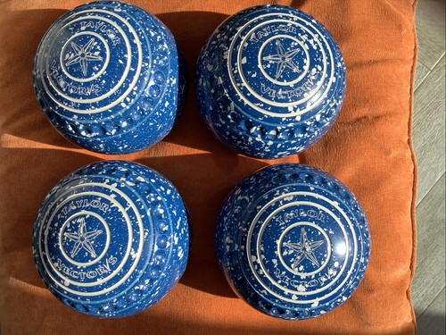 Vector lawn bowls - vs,