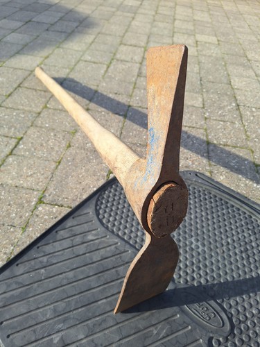 Pick axe - pick,