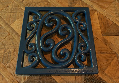 Cast iron trivet pan - trivet, pan-stand