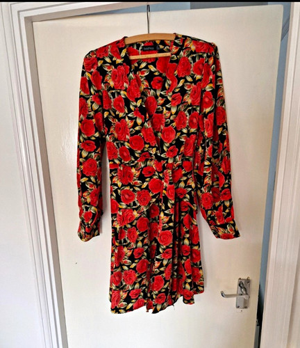 Boohoo black red rose floral - red,