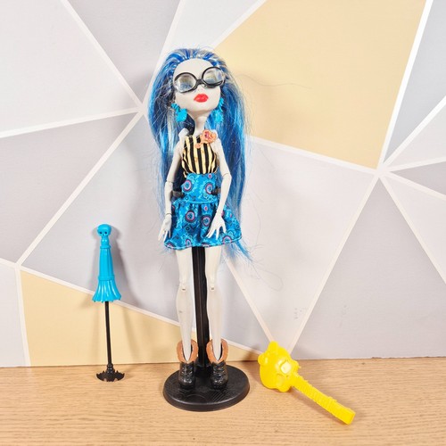 Ghoulia yelps doll first - ghoulia,