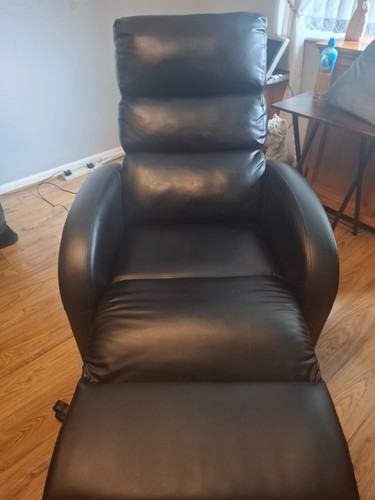 Recliner chairs one has - chairs, x2