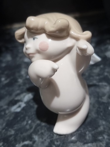 Nao lladro daisy - by,