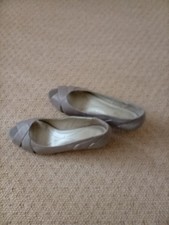 LADIES VAN DAL ‘BOHOL’ BEIGE LEATHER COURT SHOES – SIZE 7 D