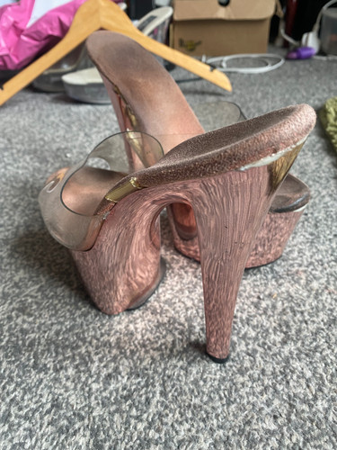 Broken pleaser heels size - heels,, 6