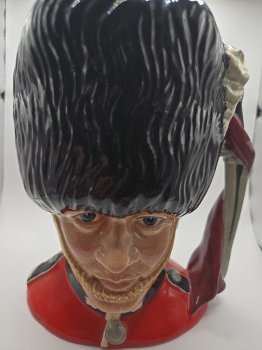 Royal doulton the guardsman - doulton,