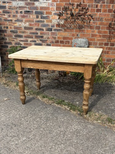 Vintage pine farmhouse - table,