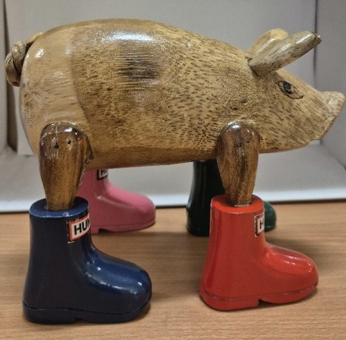 Pig hunter wellies carved - in,
