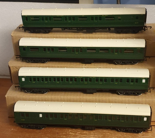 Hornby green coaches x4 - green,