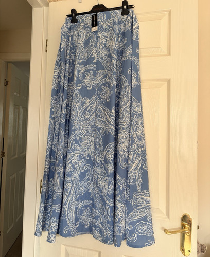 Bnwt select blue white paisley - select,