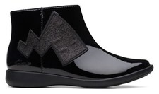 BNIB Clarks Girls ETCH TRAIL