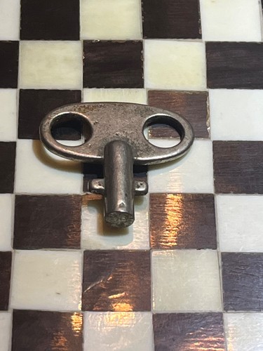 Eisemann magneto plug - , key