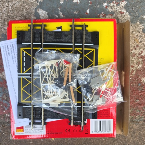 Hornby r636 level crossing - level,