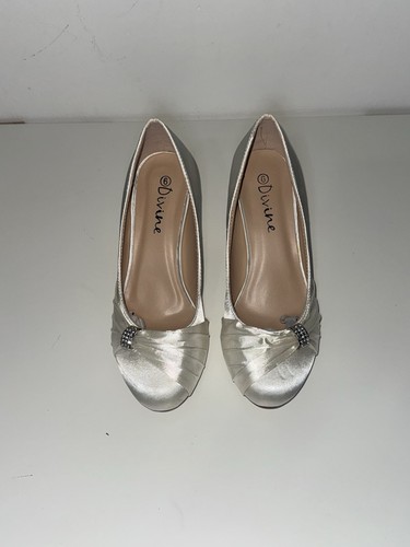 Cream satin peep toe kitten