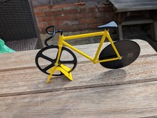 DOIY Pizza Cutter Racing Bike Shaped Cyclist Kitchen Tool Ornament