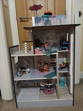 LOL Dolls House, Dolls And