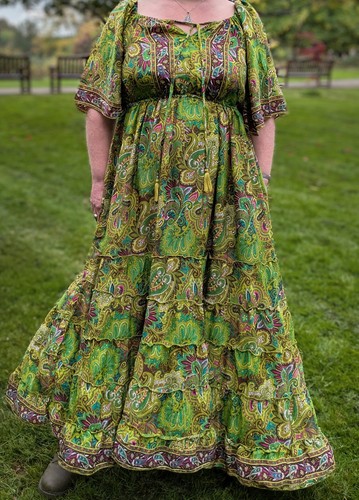 Maxi long medieval green long