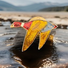 Eye Catching Colourful Enamel Mallard Duck In Flight Pin Badge. F9