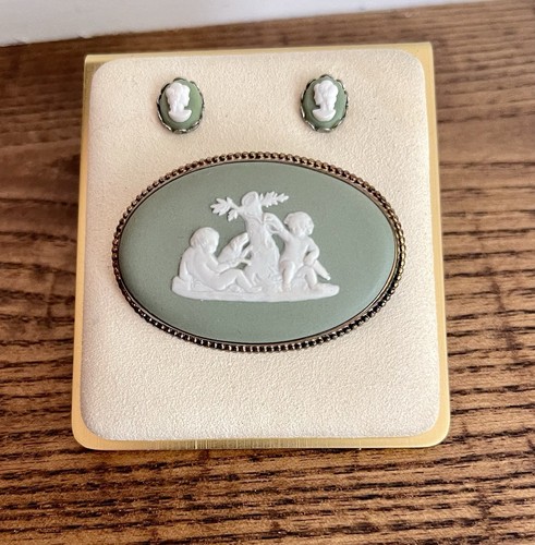 Vintage wedgewood b68 green - wedgewood,