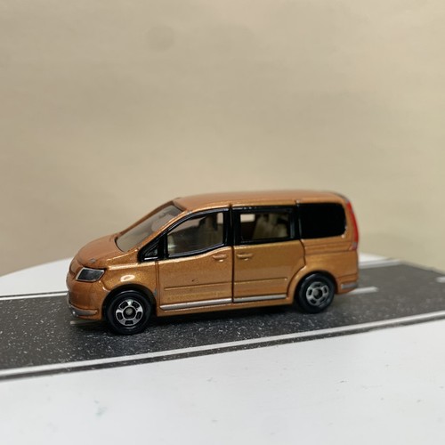 2007 tomica 109 nissan serena - tomica,