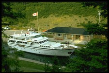 579007 Luxury Cruiser In Locks