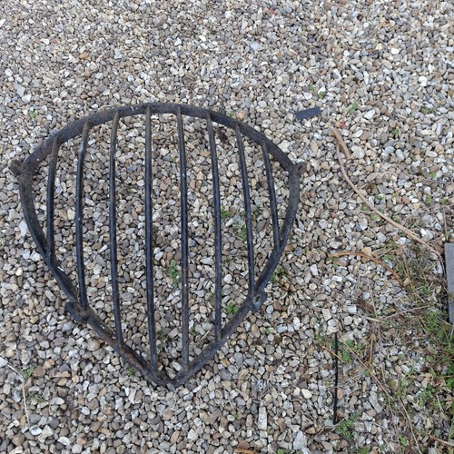 Cast iron hay rack corner - hay,