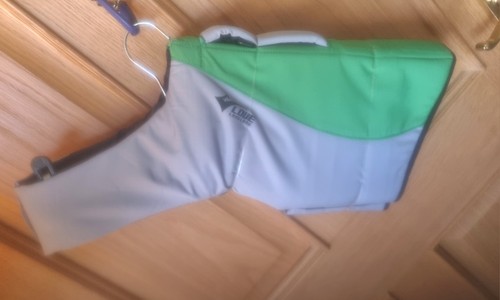 Light green grey life jacket - light,