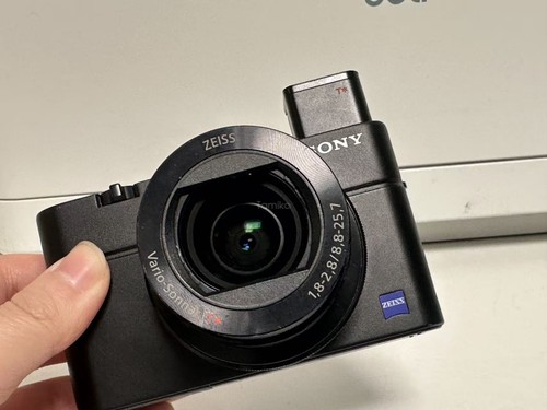 Sony rx100 iii 0 - sony, flip