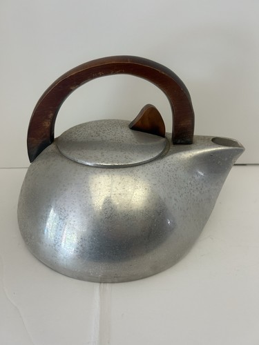 Picquot ware kettle vintage - ware,