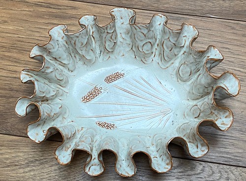 Vintage unusual oval metel - unusual,