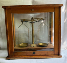 Vintage Wooden Cased Philip Harris Ltd Birmingham Laboratory / Apothecary Scales