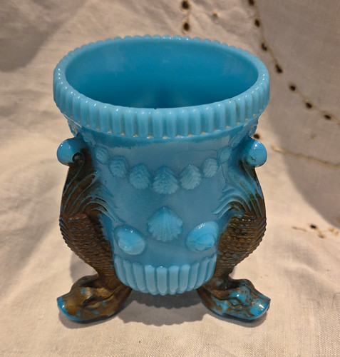 Victoria vase tripode vessel - victoria,