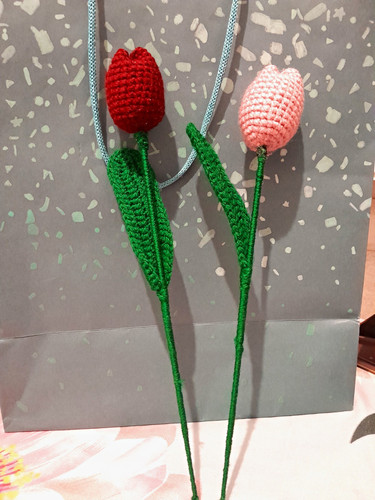 Crocheted yarn tulip bunch red - yarn,