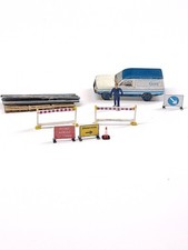 N gauge 1970s 1980s Gas man, Road works van & traffic barriers signs job lot
