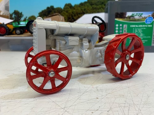 ERTL.BRITAINS.1:16th.FARM