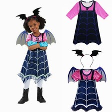 Girl vampire role-playing