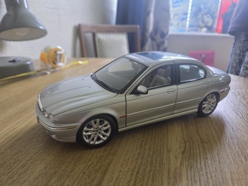 Jaguar type 2001 - 2001, 1/18