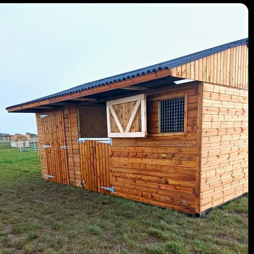 Mobile stable 18 on - , 12