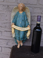 Antique chalk wall - , statue