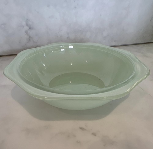 Green milk glass round - green,