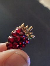 ✨SIGNED Suzi B Gold Enamel Red Rhinestone Raspberry Strawberry Pin Brooch ?
