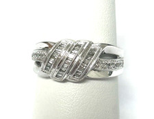 BAGUETTE & ROUND DIAMOND WHITE GOLD WRAP RING SIZE 7