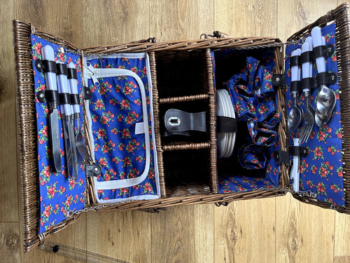 Wine lovers picnic basket - , with