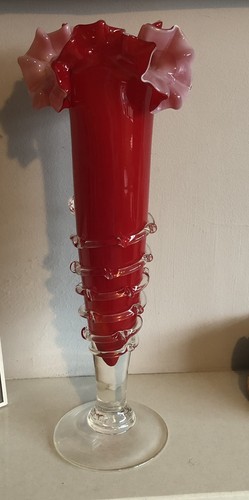 Stunning vintage red ruffled - stunning,