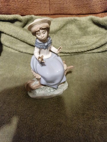 Nao lladro figurine girl - by,
