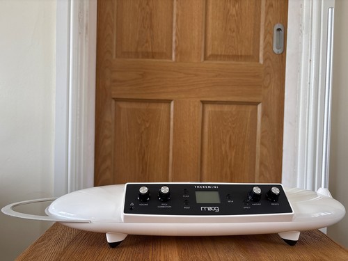Moog theremini white - 🎹,