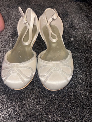 Young girls ivory shoes - young,