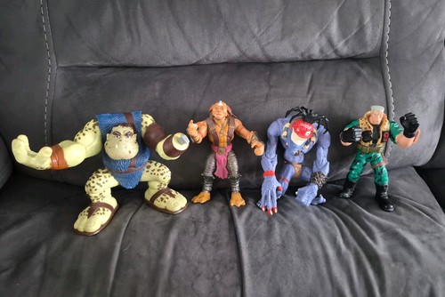 Small soldiers figure bundle - figure,