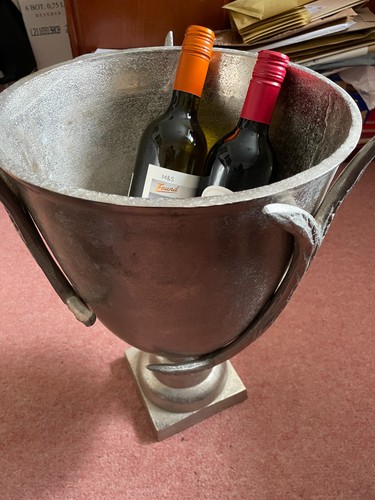 Very large heavy champagne - large, /