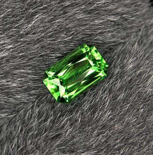 Carat natural tsavorit - 0.87,